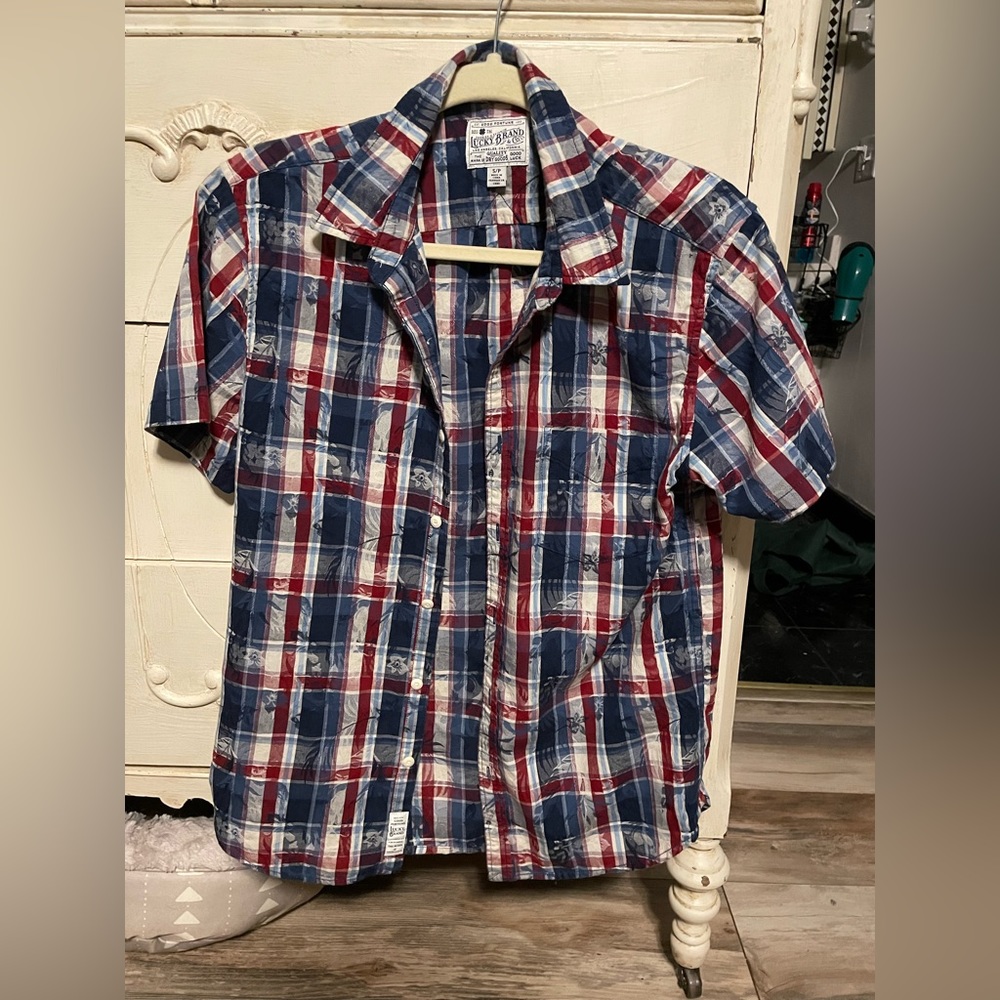 Plaid short-sleeve button-down shirt